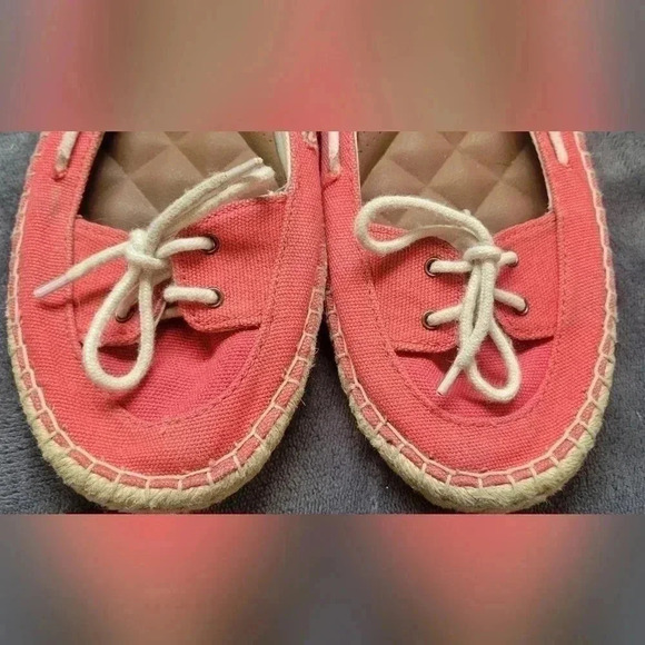 WOMENS SIZE 8.5 REEF Flat Shoe, RED, Breathable textile upper, cushioned Insole - Picture 2 of 8